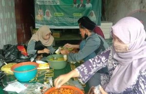 Semangat Kemanusiaan Dapur Umum Fatayat NU